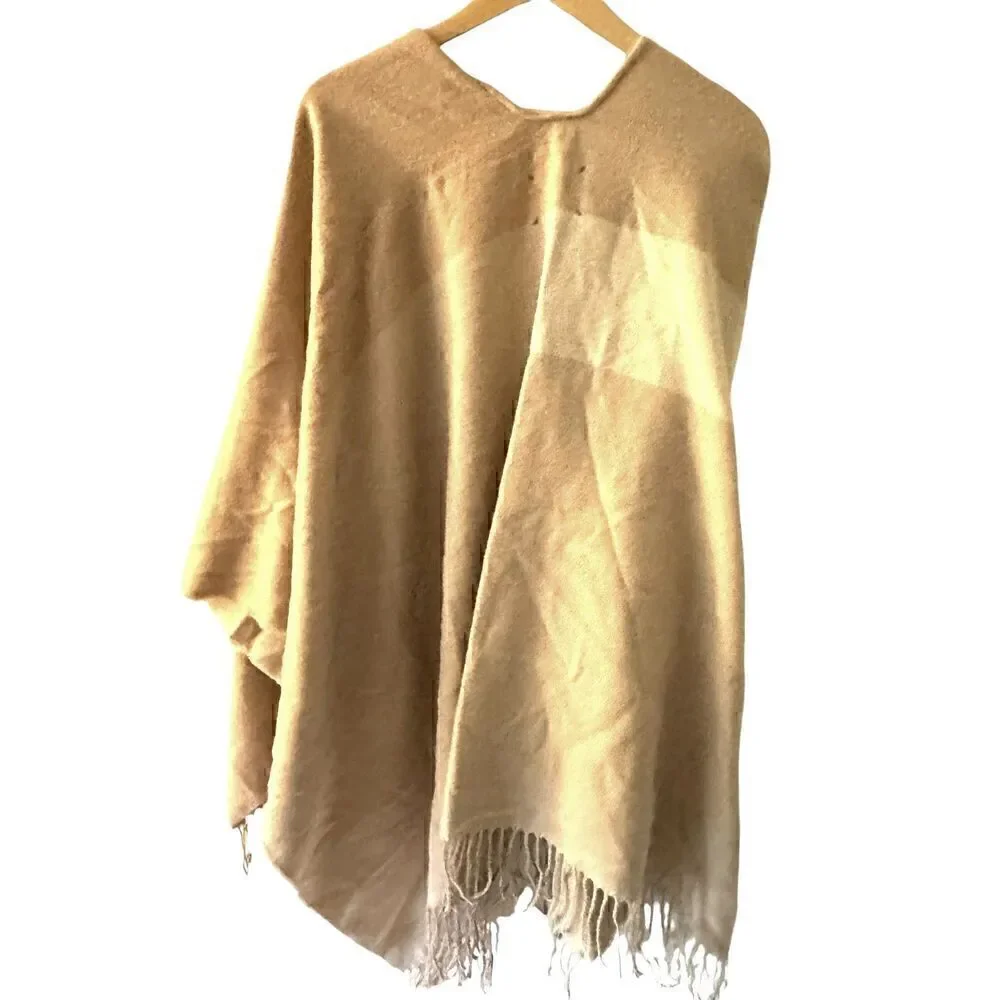Soia & Kyo Cream Yadira Beige Woven Soft Shawl Scrarfigan Poncho‎ Fringe NWT